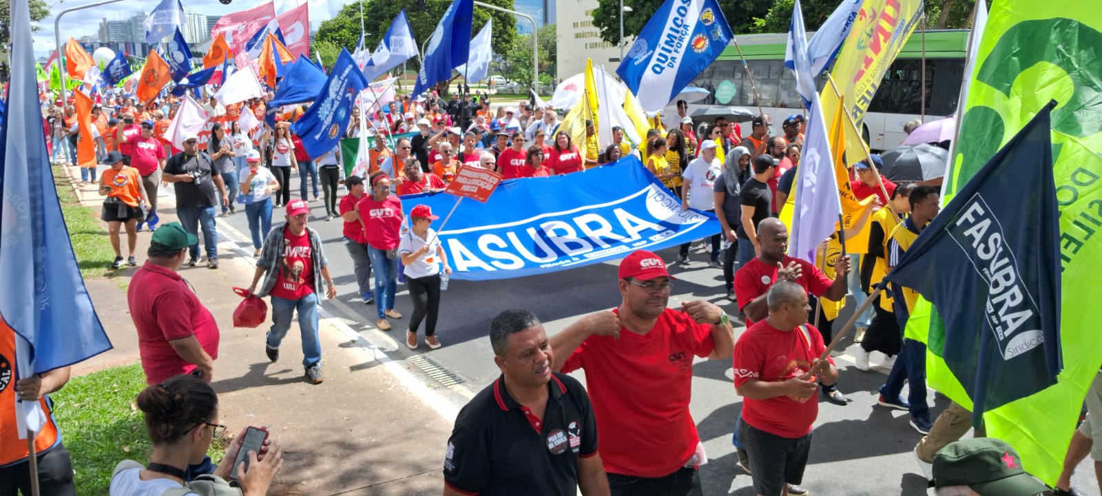 FASUBRA participa da Marcha da Classe Trabalhadora em Brasília defendendo a jornada reduzida, justiça tributária e valorização do serviço público