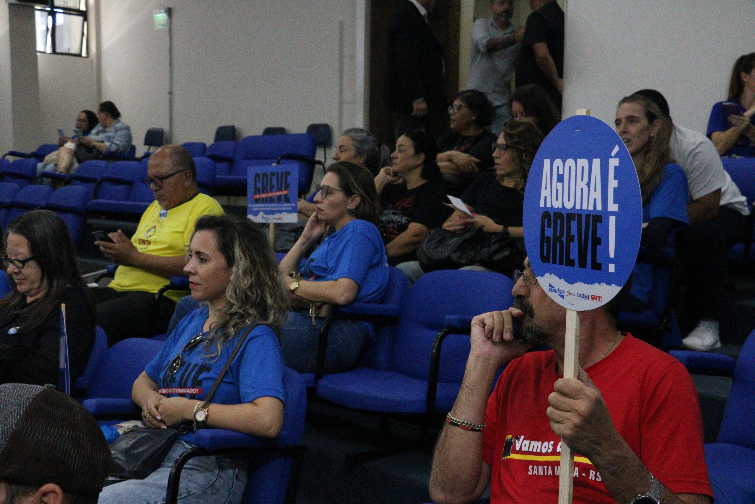 36° dia de greve: Moções de apoio à greve dos(as) TAES são aprovadas na Câmara de Vereadores de Santa Maria e no Conselho do CCR