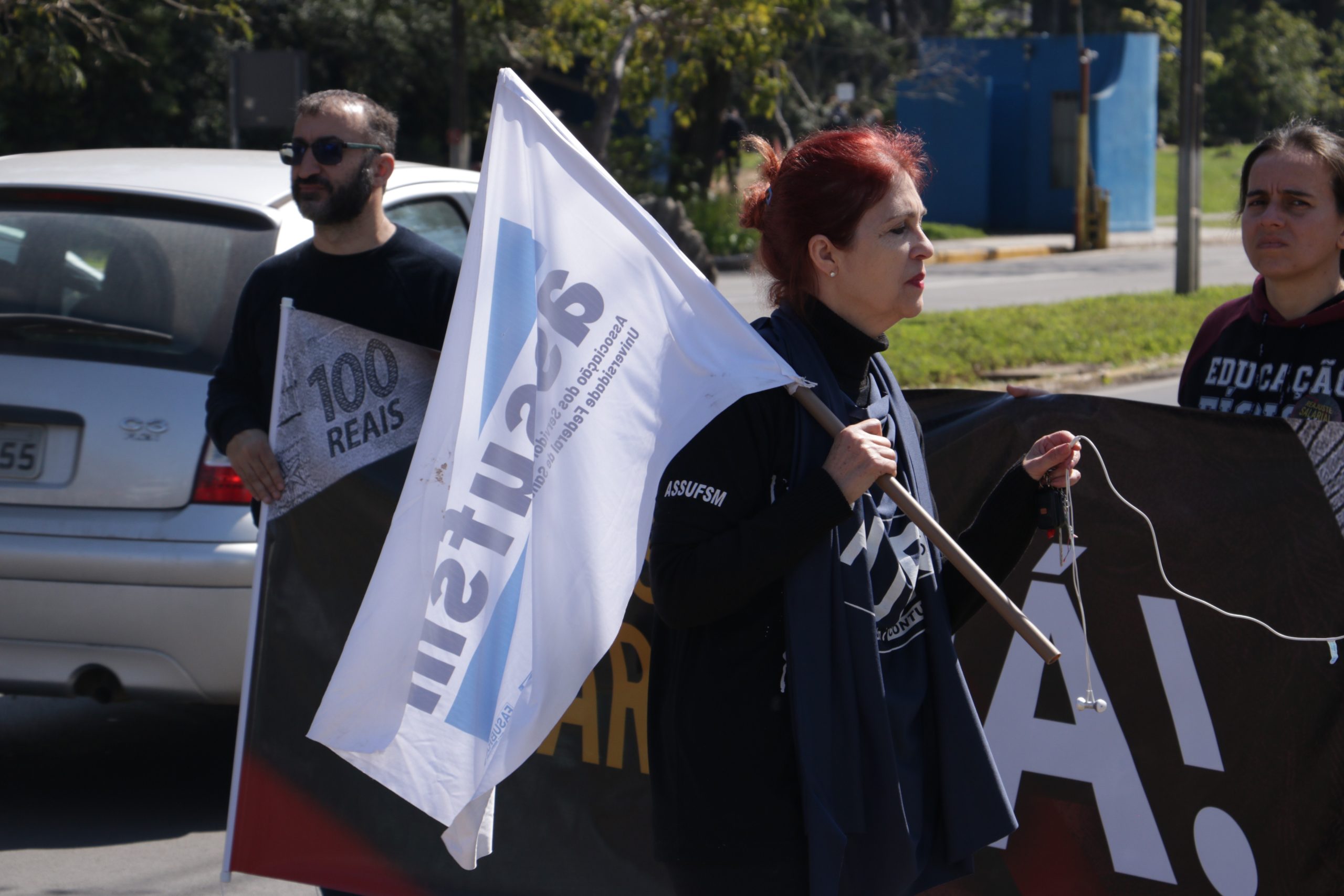 Debate sobre a carreira e bandeiraço no Arco marcam o Dia de Paralisação e Luta na UFSM