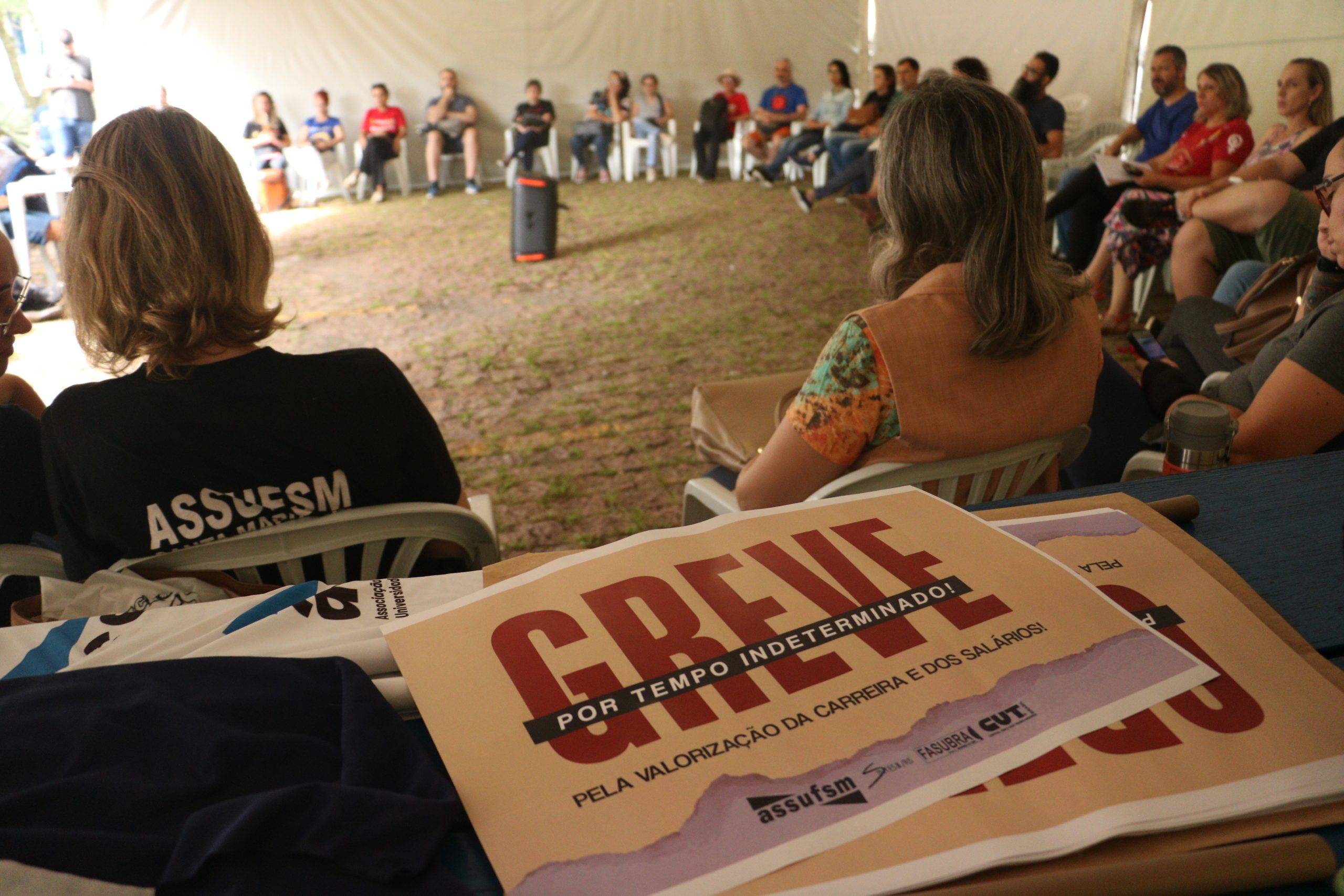 5° dia de greve: Categoria se reúne no lonão de greve para construir calendário de mobilização e debater importantes pautas