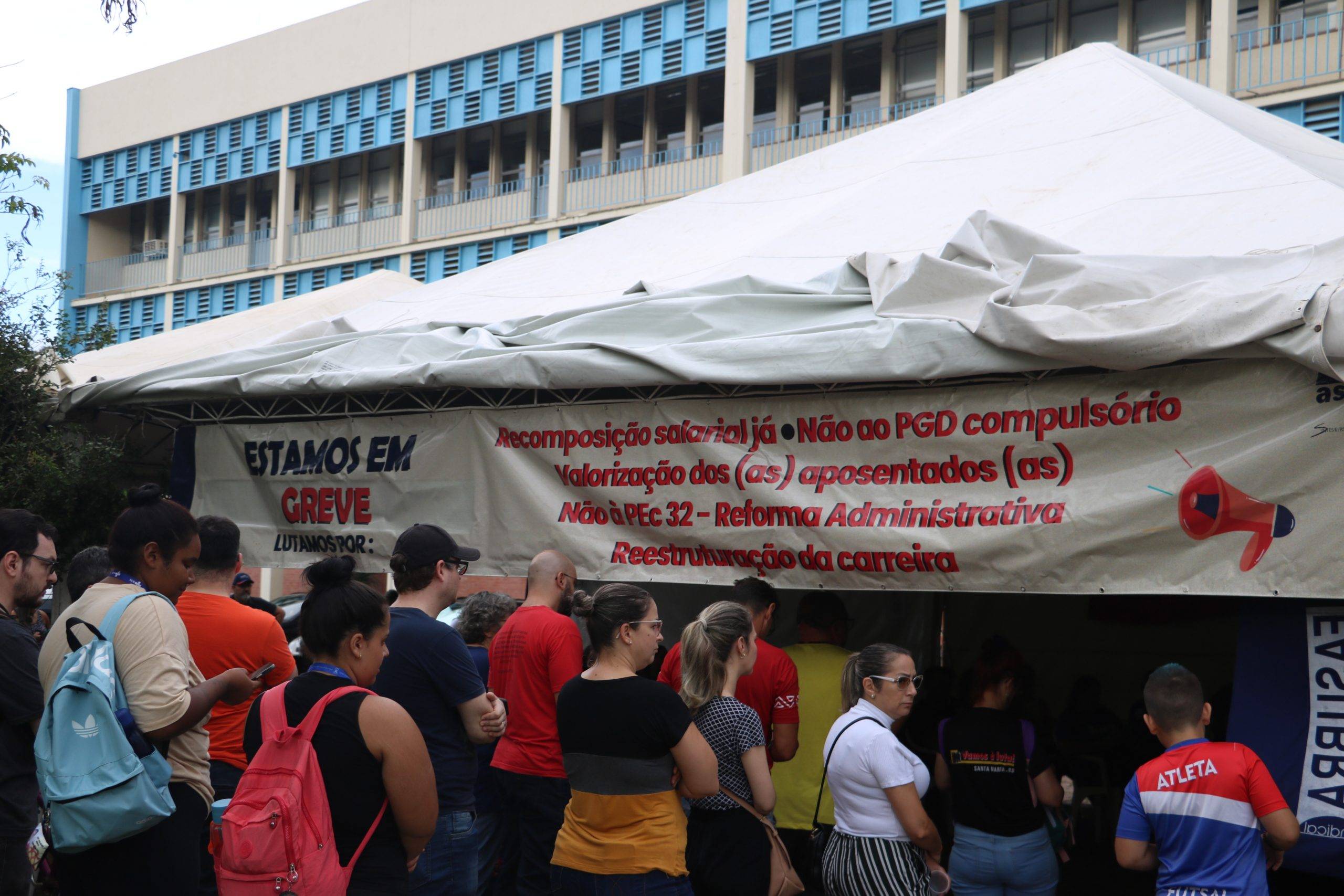 6° dia de greve: Assembleia da categoria traz informes de mobilização e discute pautas da greve