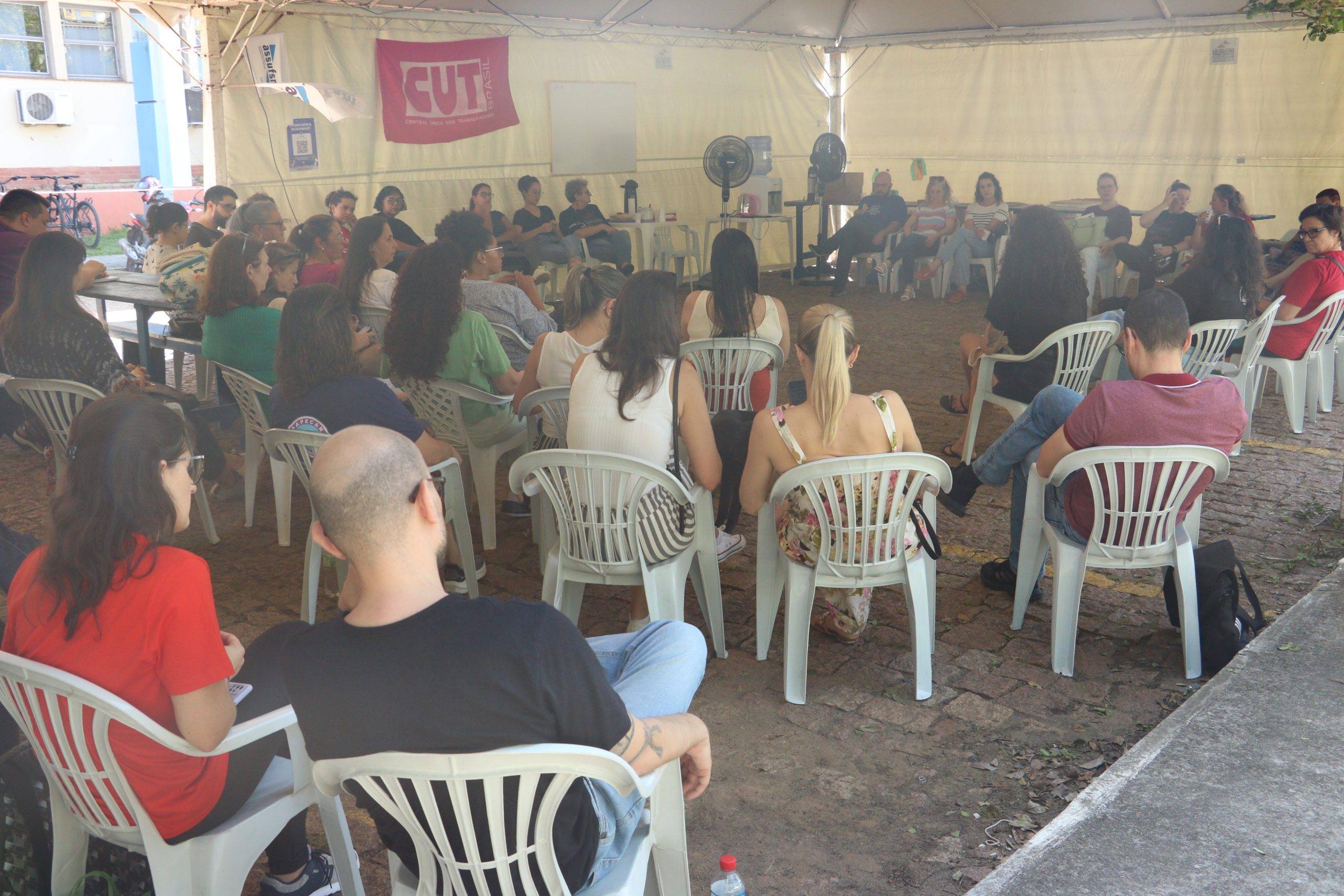 Assufsm em parceira com a Casa Verônica: Uma roda de conversa para debater sobre a construção da mulheridade