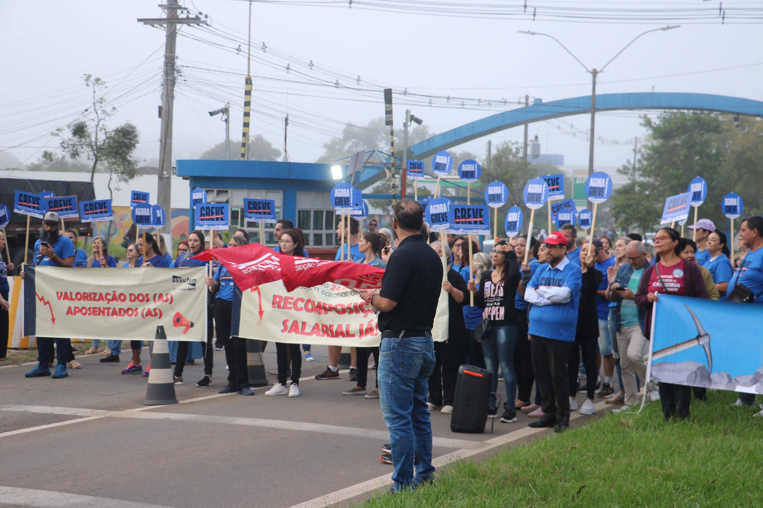 21° dia de greve: Ato na entrada do campus sede chama atenção da comunidade interna e externa; Mobilização acontece também em Palmeira das Missões