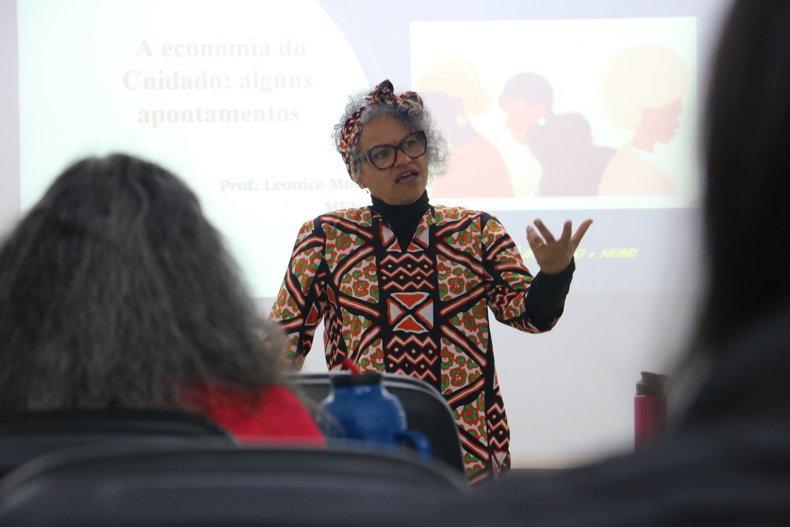 ASSUFSM participa da roda de conversa “Economia do cuidado: O trabalho invisível feminino”