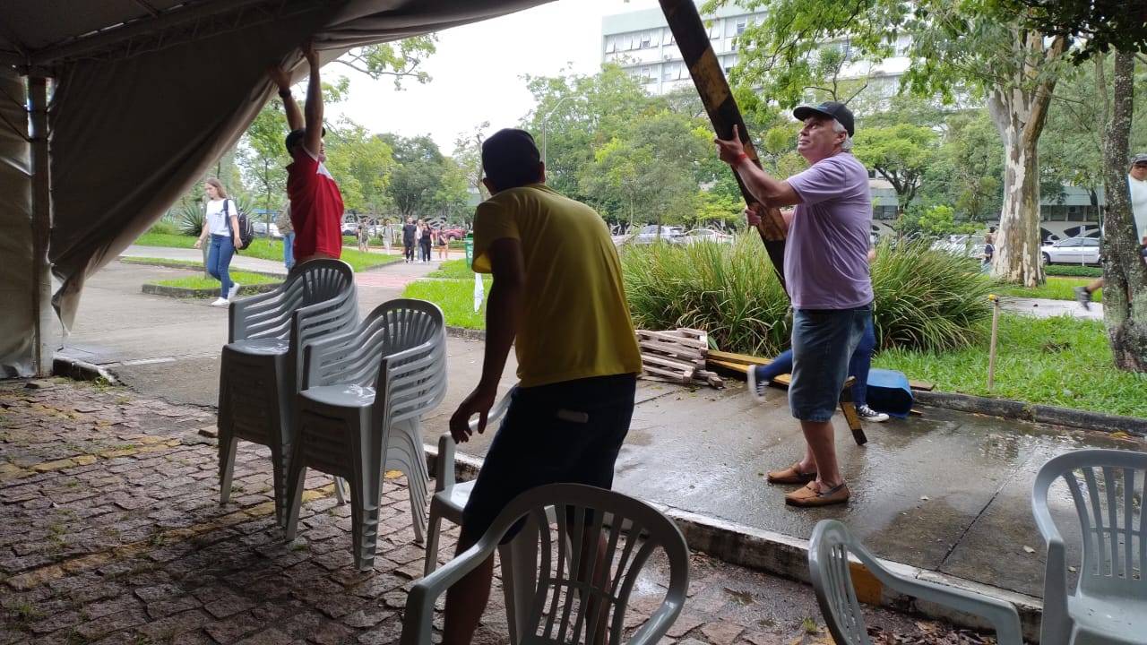 TAEs se reúnem no lonão de greve para definir representantes do Comando Local e Nacional do movimento