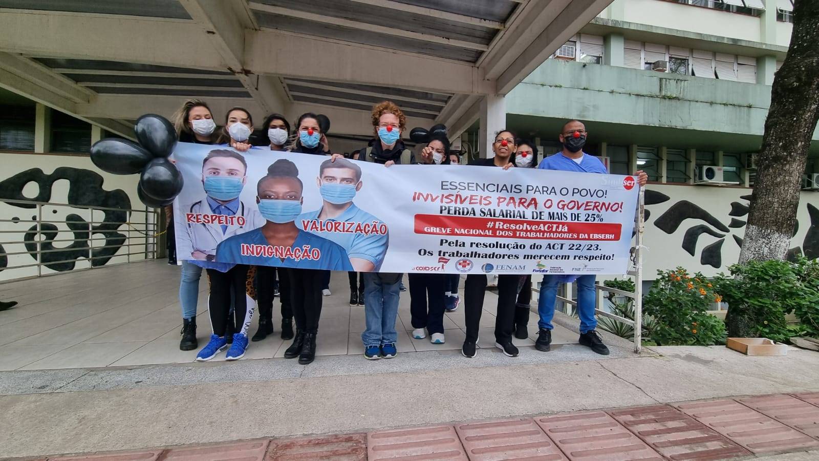 Trabalhadores(as) da enfermagem do HUSM deflagram greve por tempo indeterminado