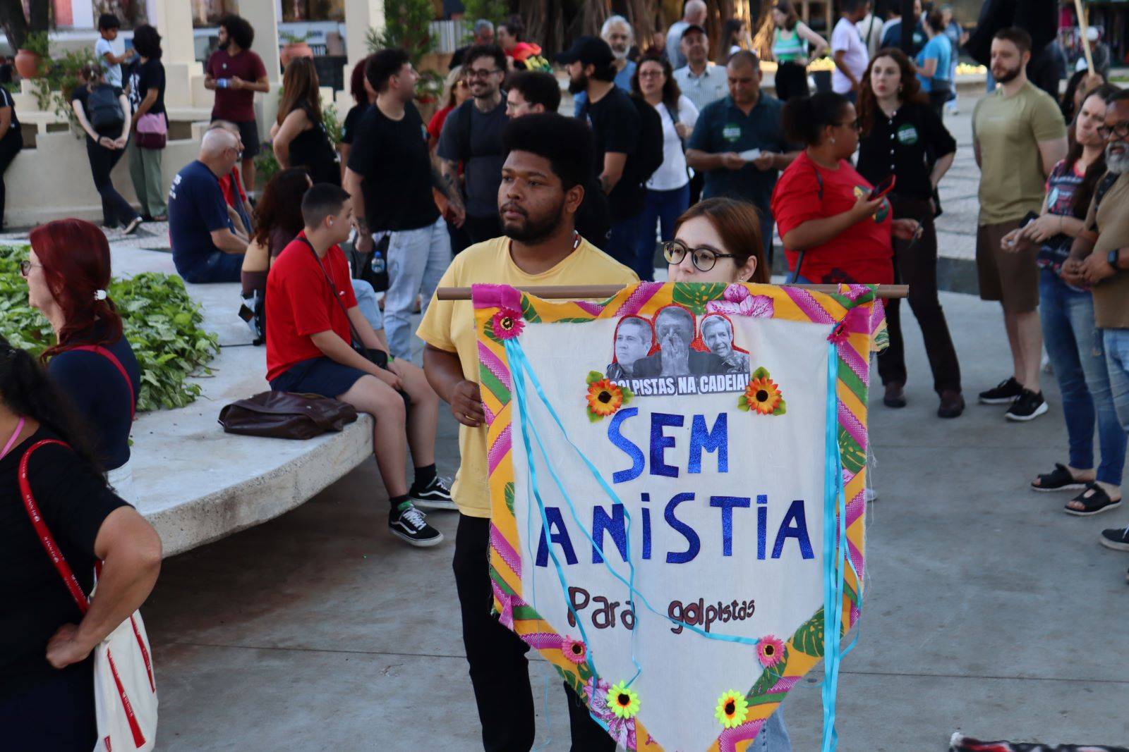 Assufsm participa de Ato contra anistia a golpistas