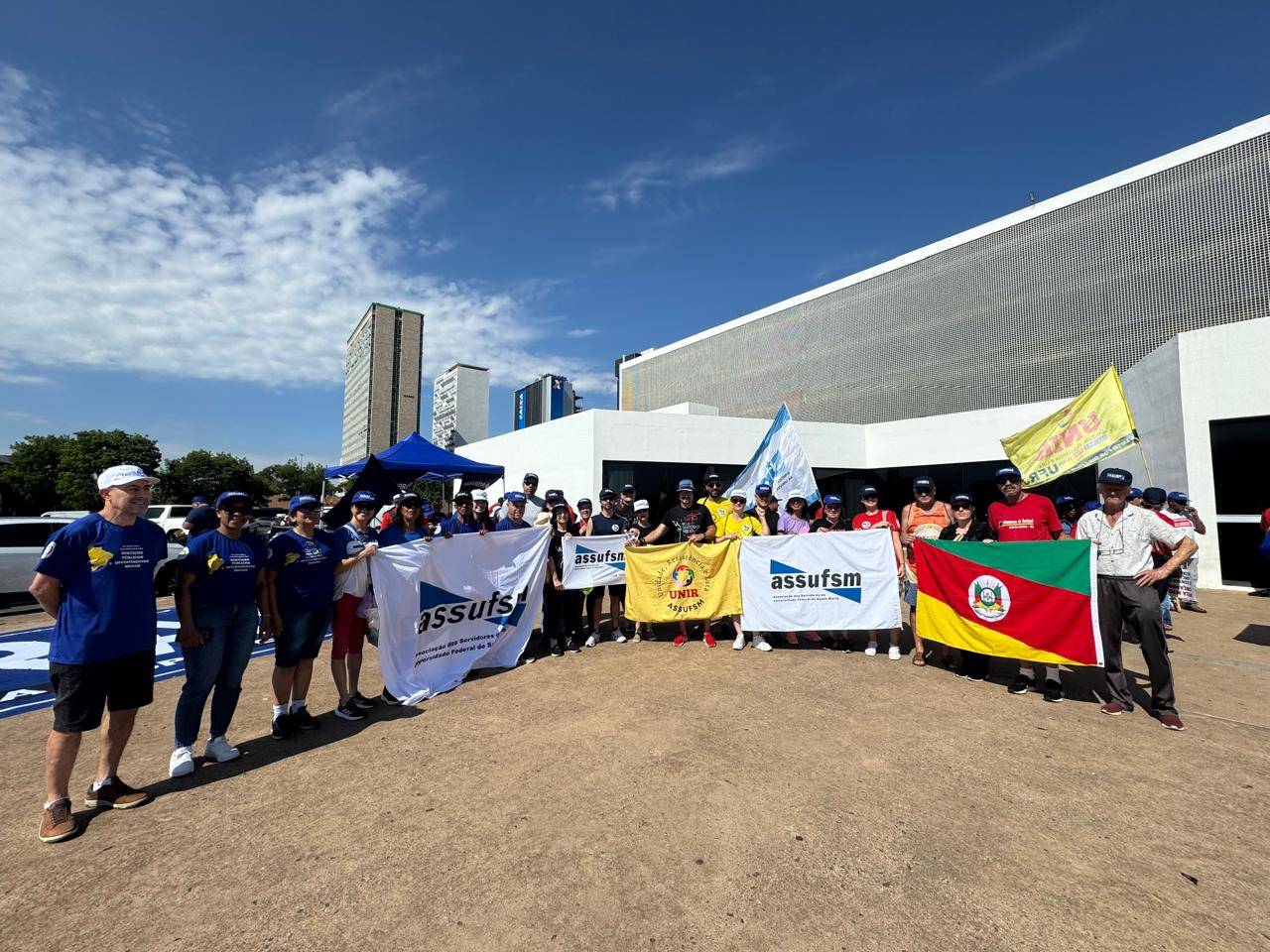 Dia de paralisação: Assufsm se faz presente em Marcha Nacional em Brasília e em Plenária na UFSM que contestam proposta de Reforma Administrativa