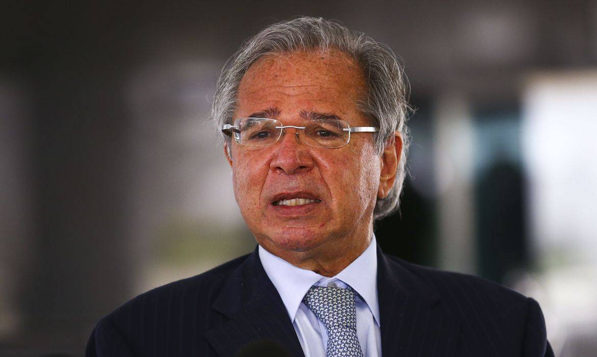 Além de congelar salários e aposentadorias, governo quer lesar trabalhador e acabar com deduções do IR