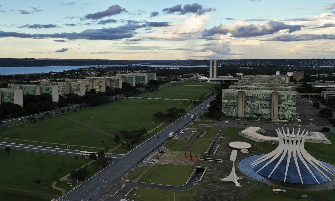 Orçamento de 2022 não prevê reajuste para servidores e servidoras federais