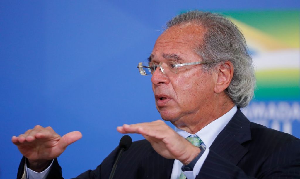 Guedes, que chamou Servidores(as) de “parasitas” em 2020, agora diz que nunca xingou funcionários(as) públicos(as)