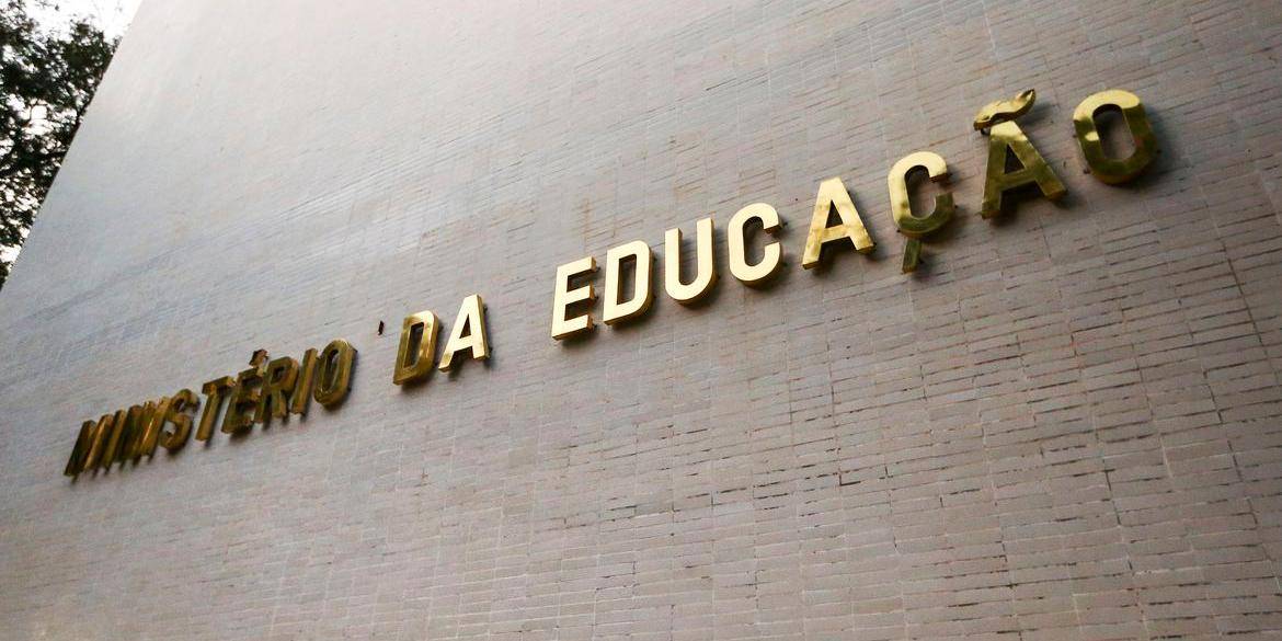 MEC recua e ministro anuncia desbloqueio de verba para universidades