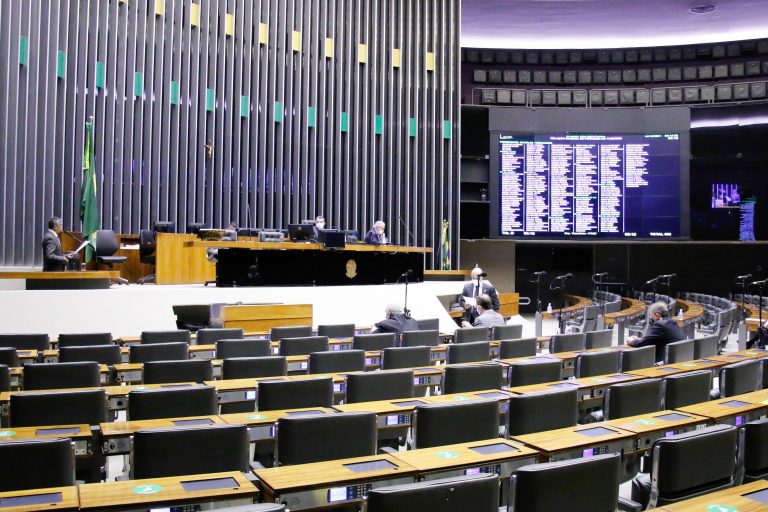 Câmara aprova mudanças feitas pelo Senado e conclui votação da PEC dos Precatórios