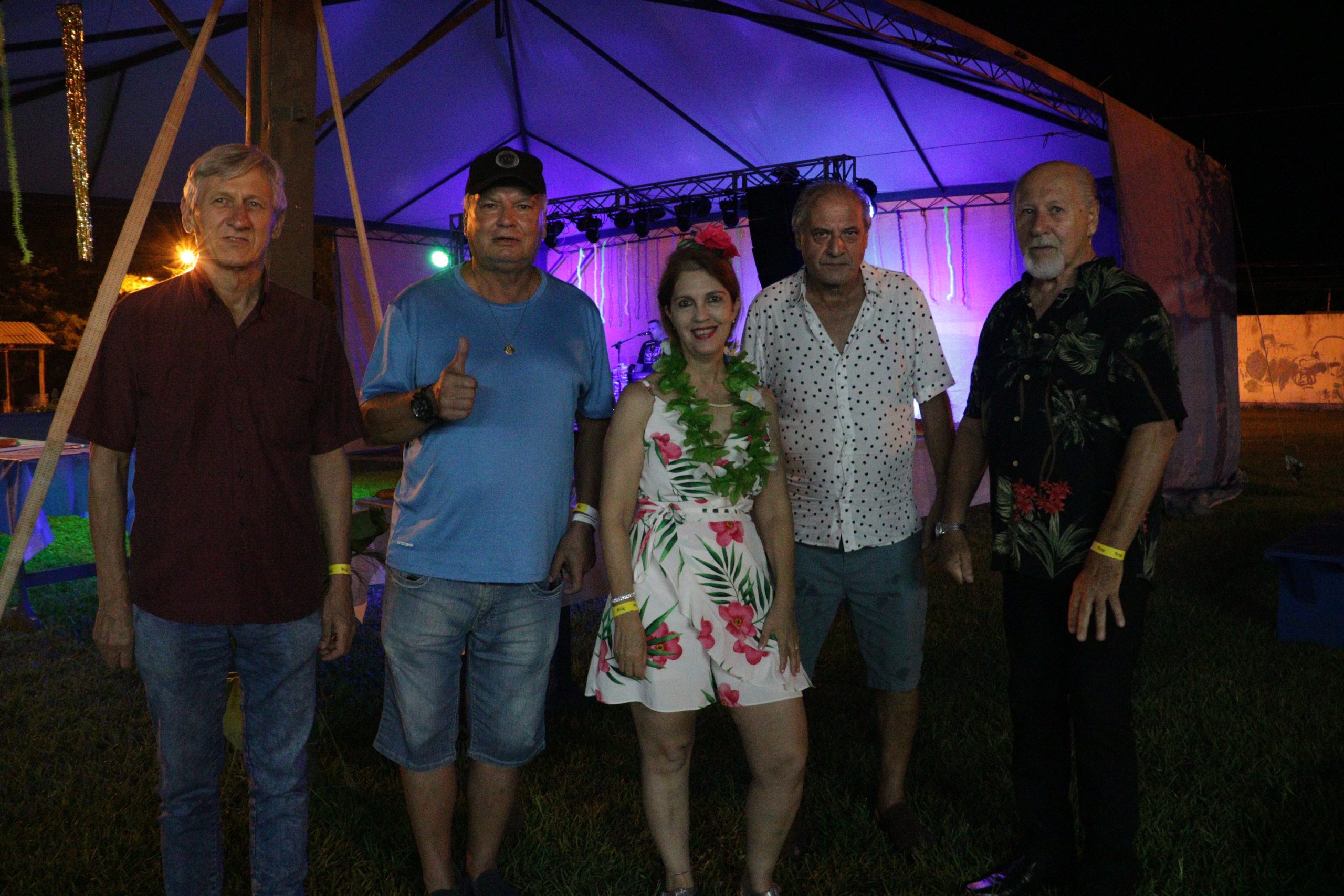 Nos embalos de sábado à noite: Baile do Hawaii encerra oficialmente a temporada de verão da Assufsm