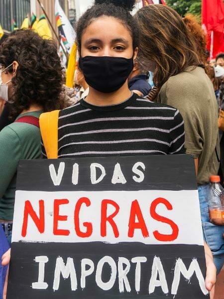Em 2020, uma pessoa negra foi morta pela polícia a cada 4 horas, diz estudo