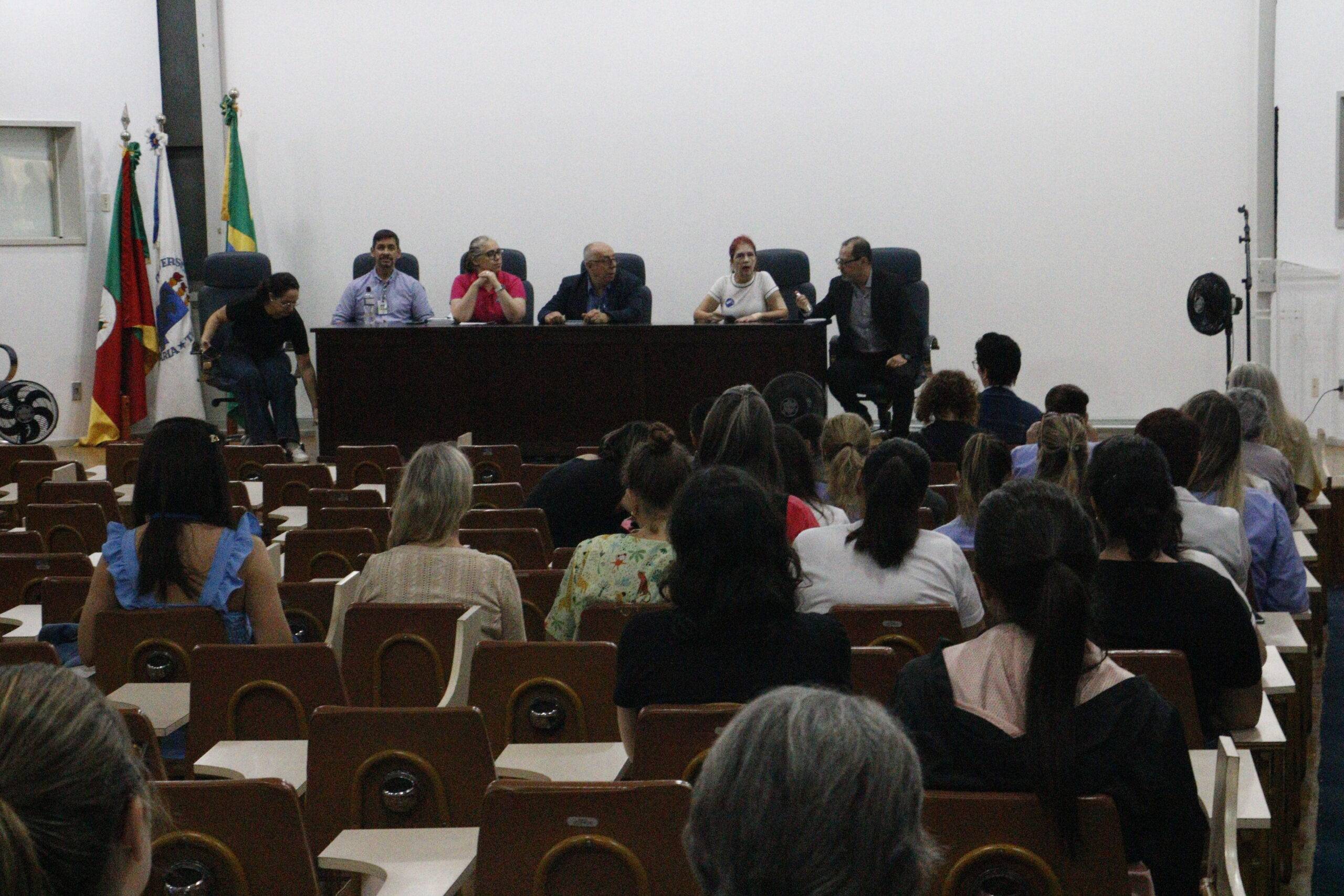 51º dia de greve: reunião no HUSM esclarece dúvidas sobre escalas e jornada de trabalho